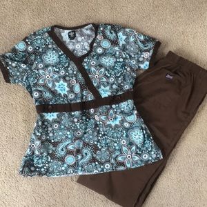 Cherokee scrub pants with matching top size Med